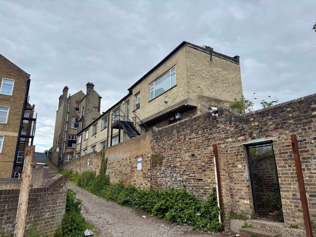 Lot: 15 - BUSINESS CENTRE FOR INVESTMENT WITH LAPSED PLANNING FOR 12 FLATS - Rear of property